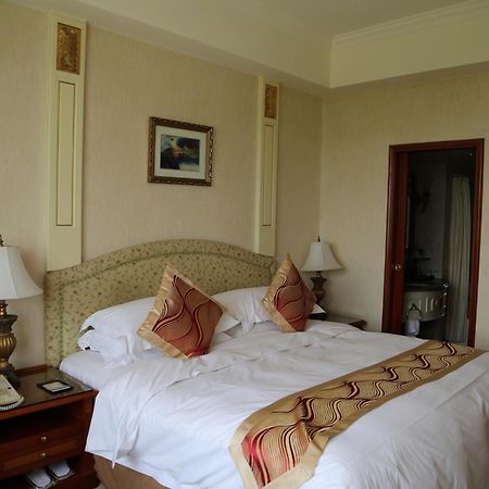 Huiquan Dynasty Hotel Thanh Đảo Phòng bức ảnh